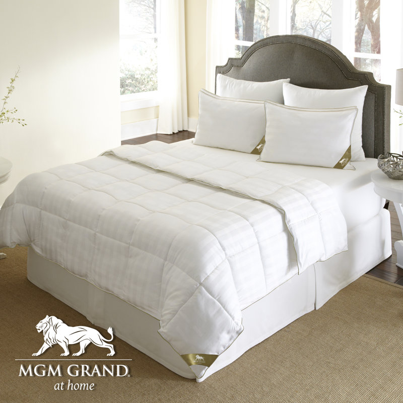 Hotel Laundry Luxury All Season Down Alternative Comforter