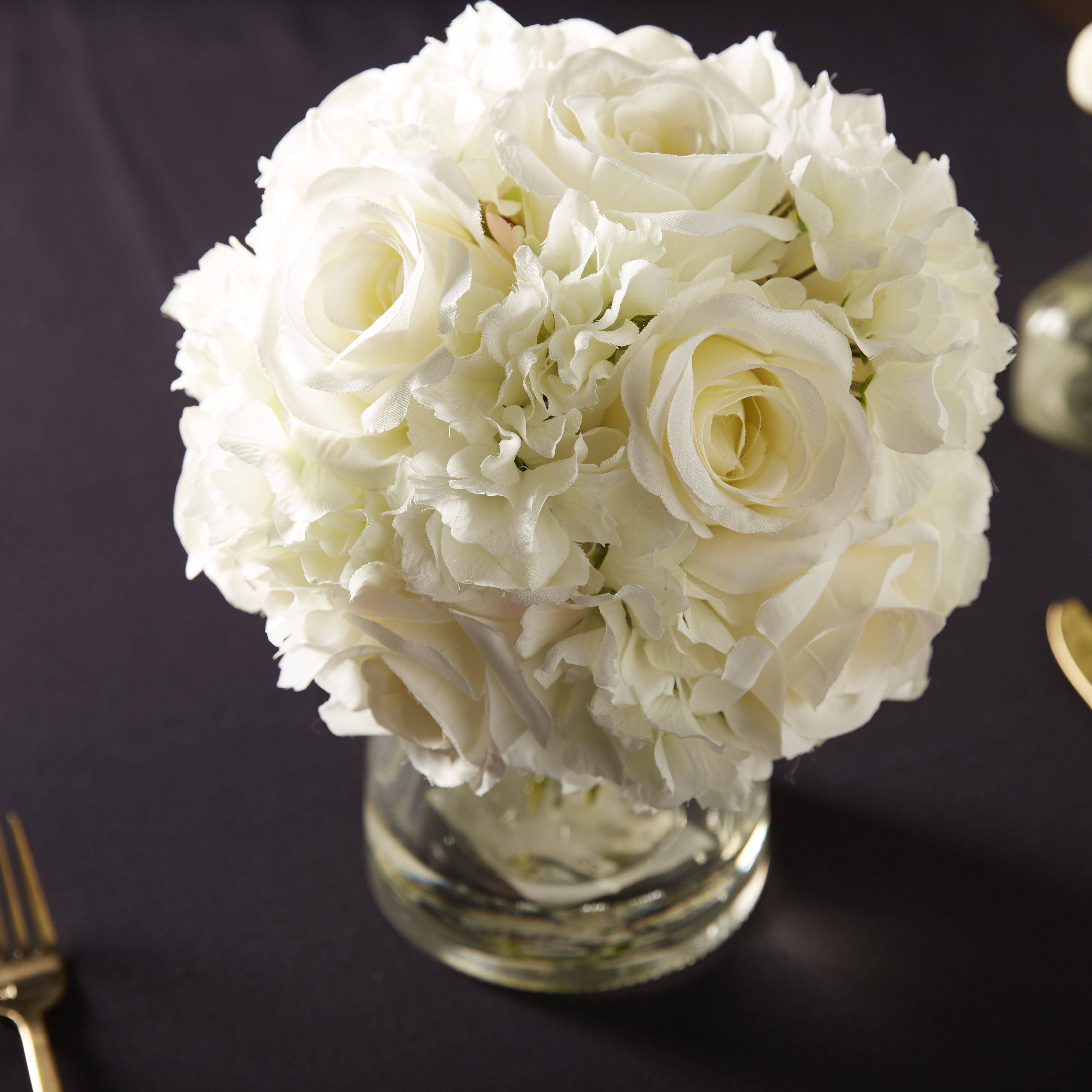 Hydrangea And Rose Fl Arrangement Centerpieces In Gl Vase Hydrangea And Rose Fl Arrangement Centerpieces In Gl Vase