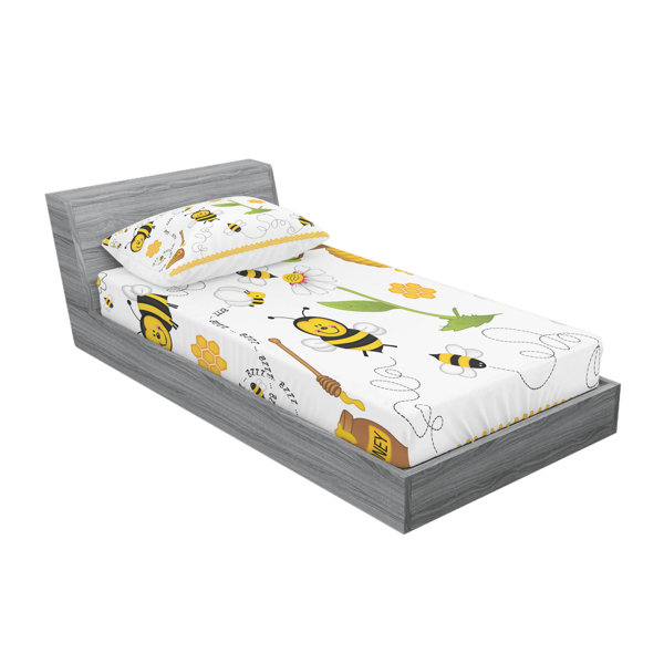 East Urban Home Flying Bees Daisy Honey Chamomile Flowers Pollen