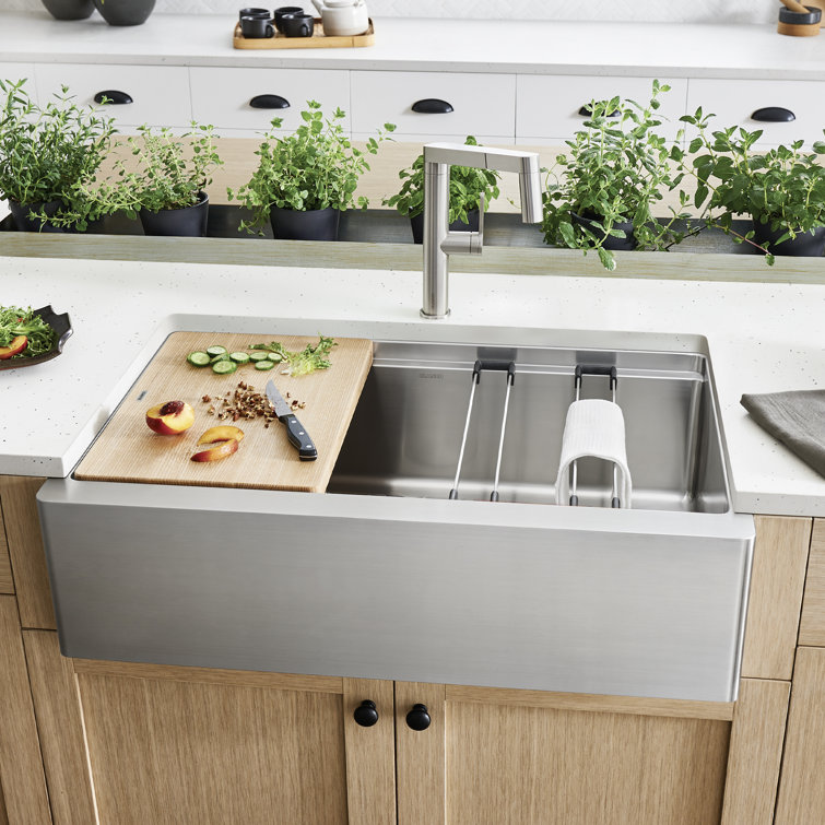 Quatrus R15 Ergon 33'' L x 21'' W Farmhouse/Apron Kitchen Sink with Cutting  Board
