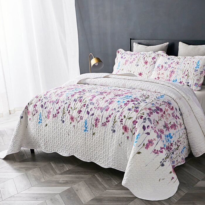 Rosdorf Park Jurnee Lilac Floral Pattern Reversible Quilt Set