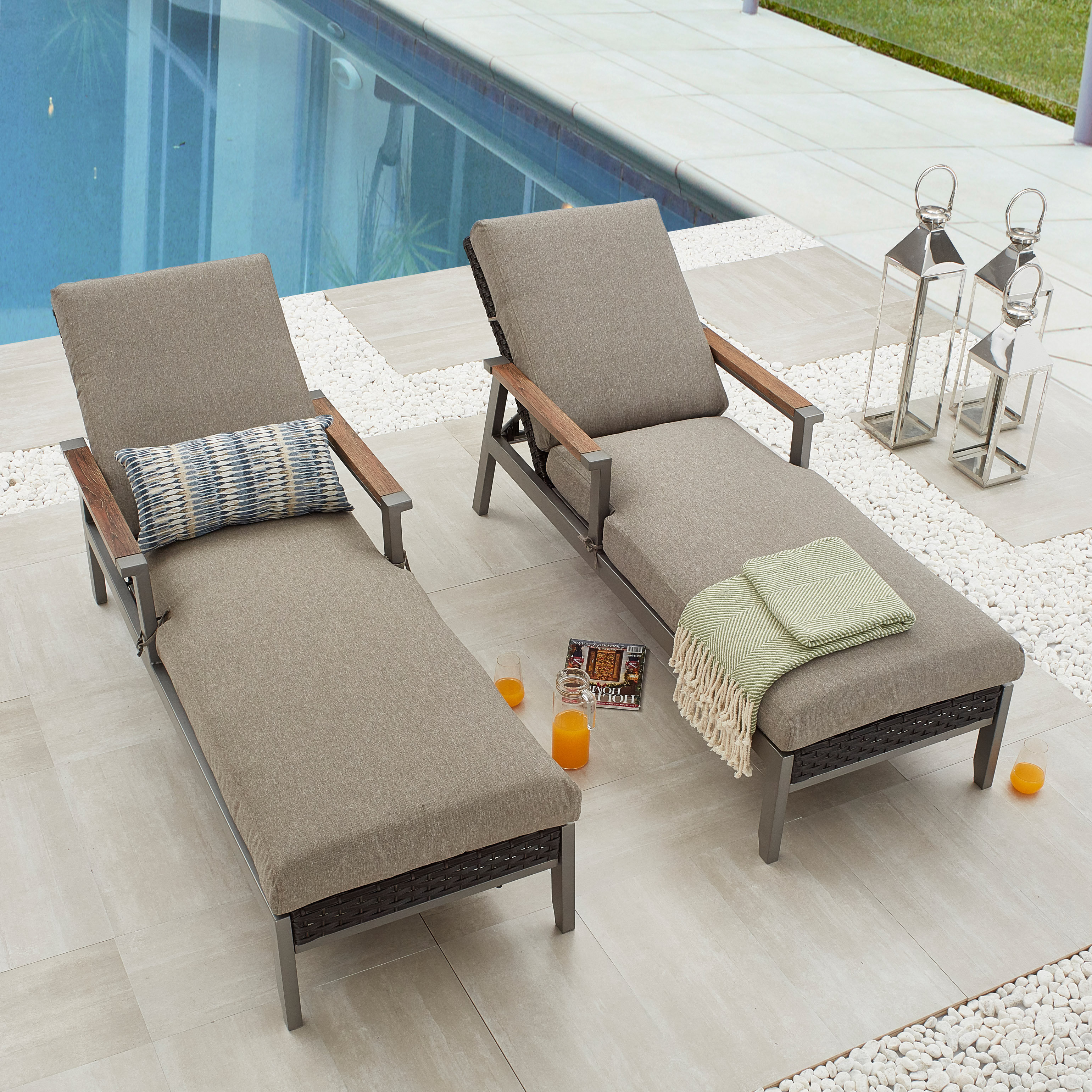 sun lounger with armrests