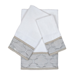 white decorative bath towels