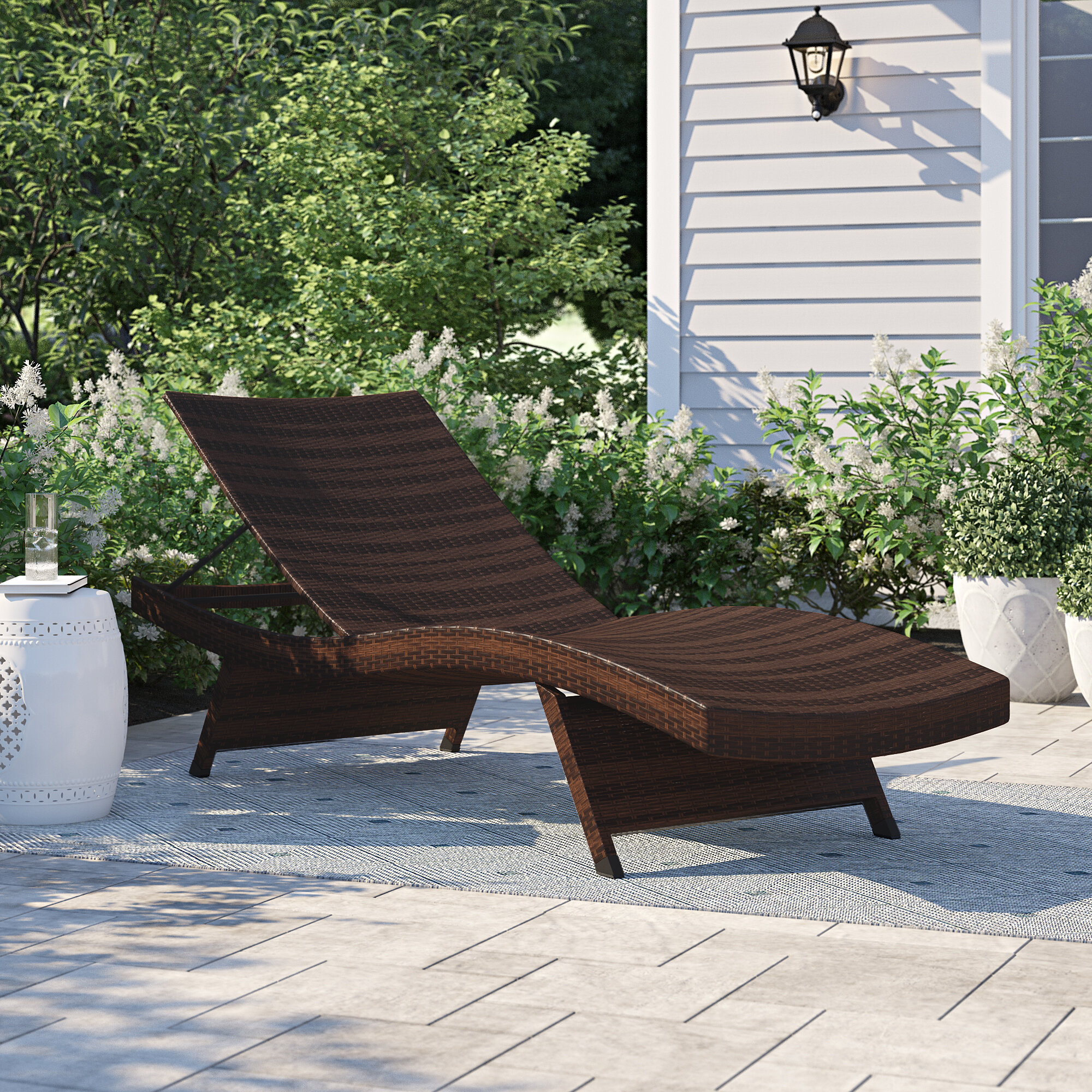 backyard lounge chairs