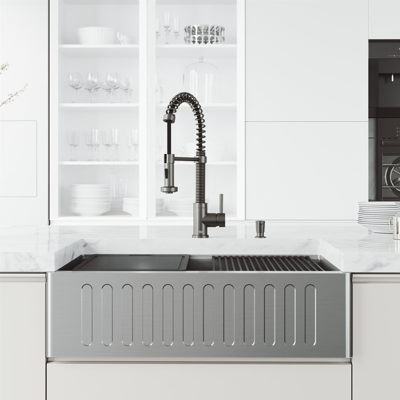 Vigo Oxford 33 L X 30 W Farmhouse Kitchen Sink With Faucet