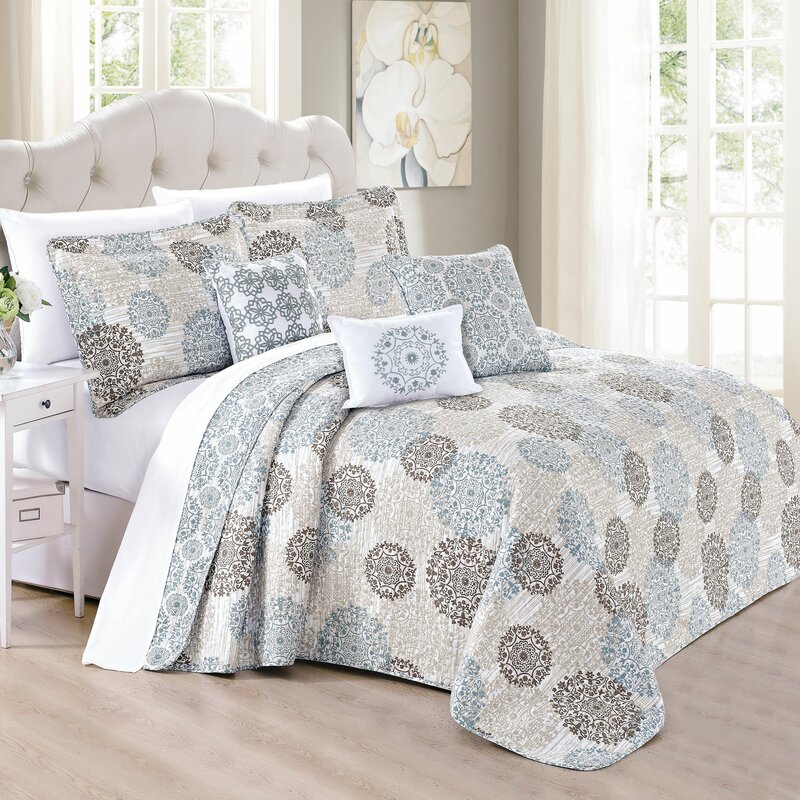 Red Barrel Studio Nordmeyer Medallion Printed Reversible Quilt Set