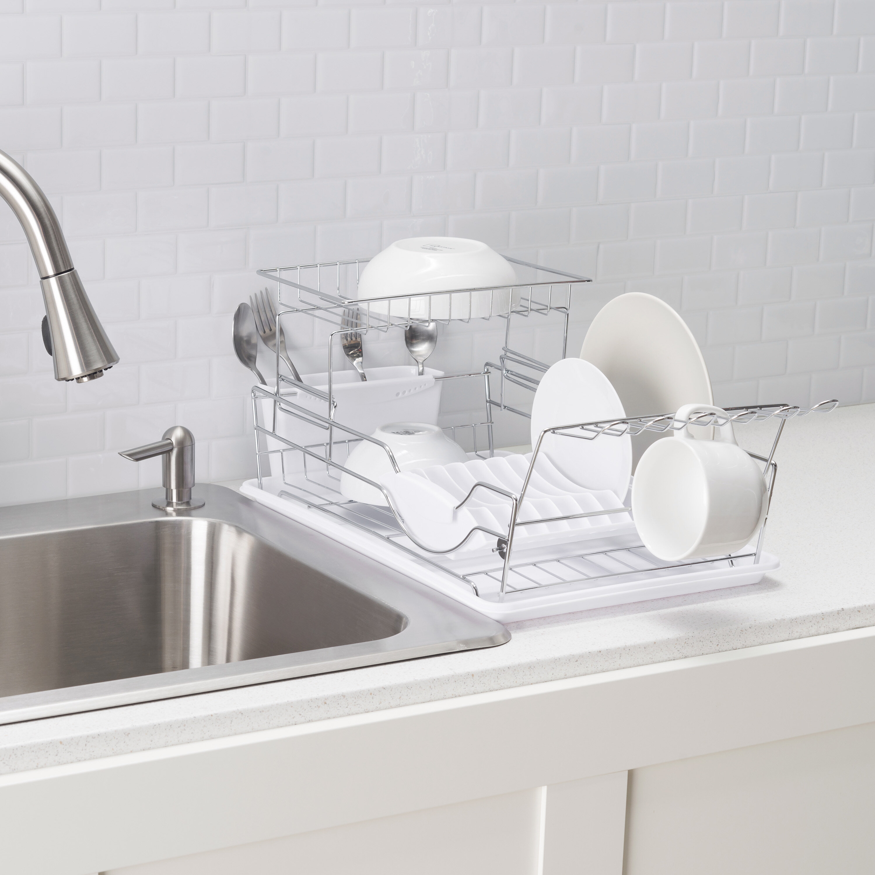 Featured image of post Dish Drainers For Kitchen Sinks : I have always put dishwashing liquid, hand soap, and lotion in pretty dispensers because it makes the sink area.