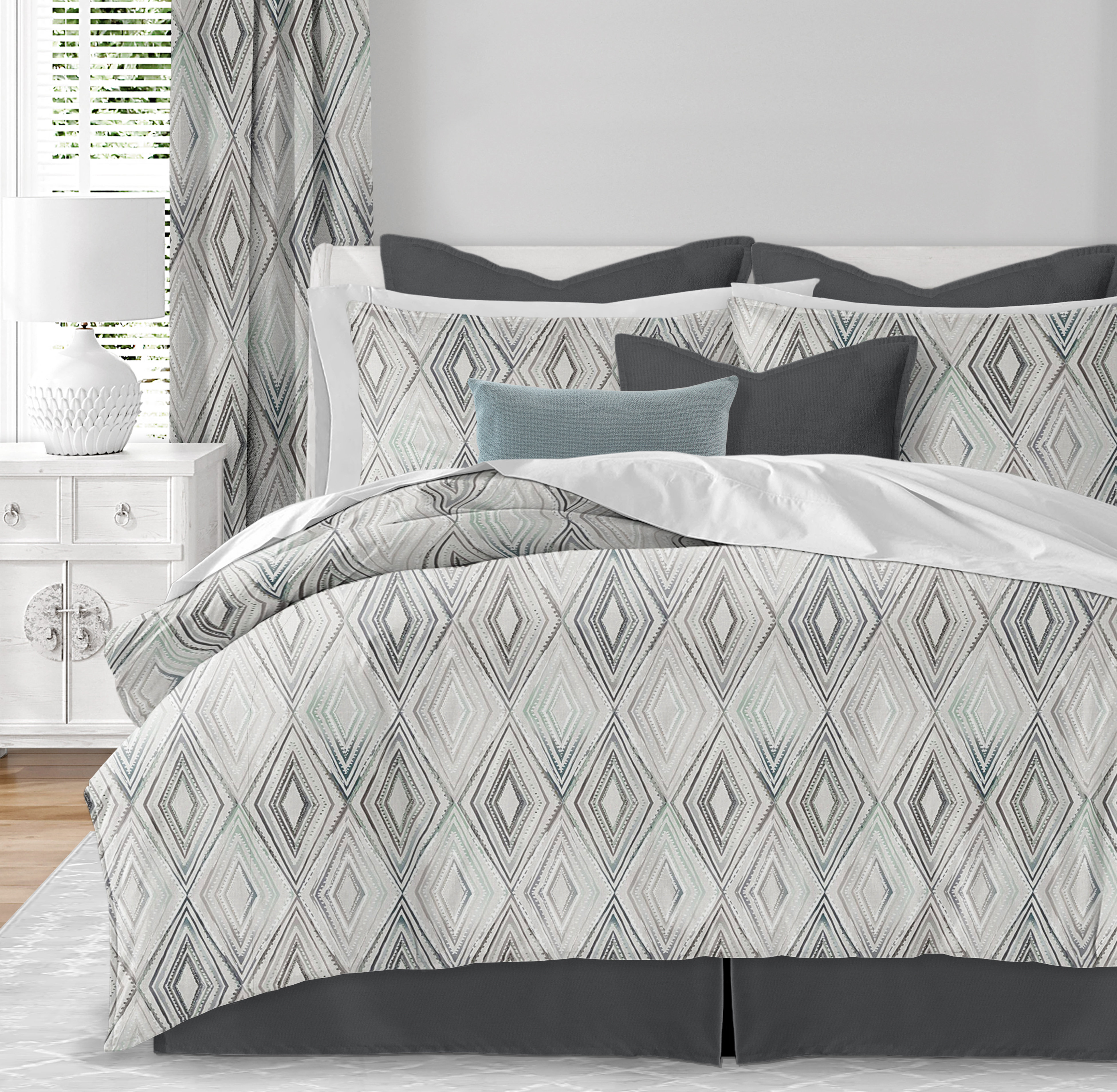 Merton Comforter Set Foundstone Size: Super King Comforter + 2 Shams