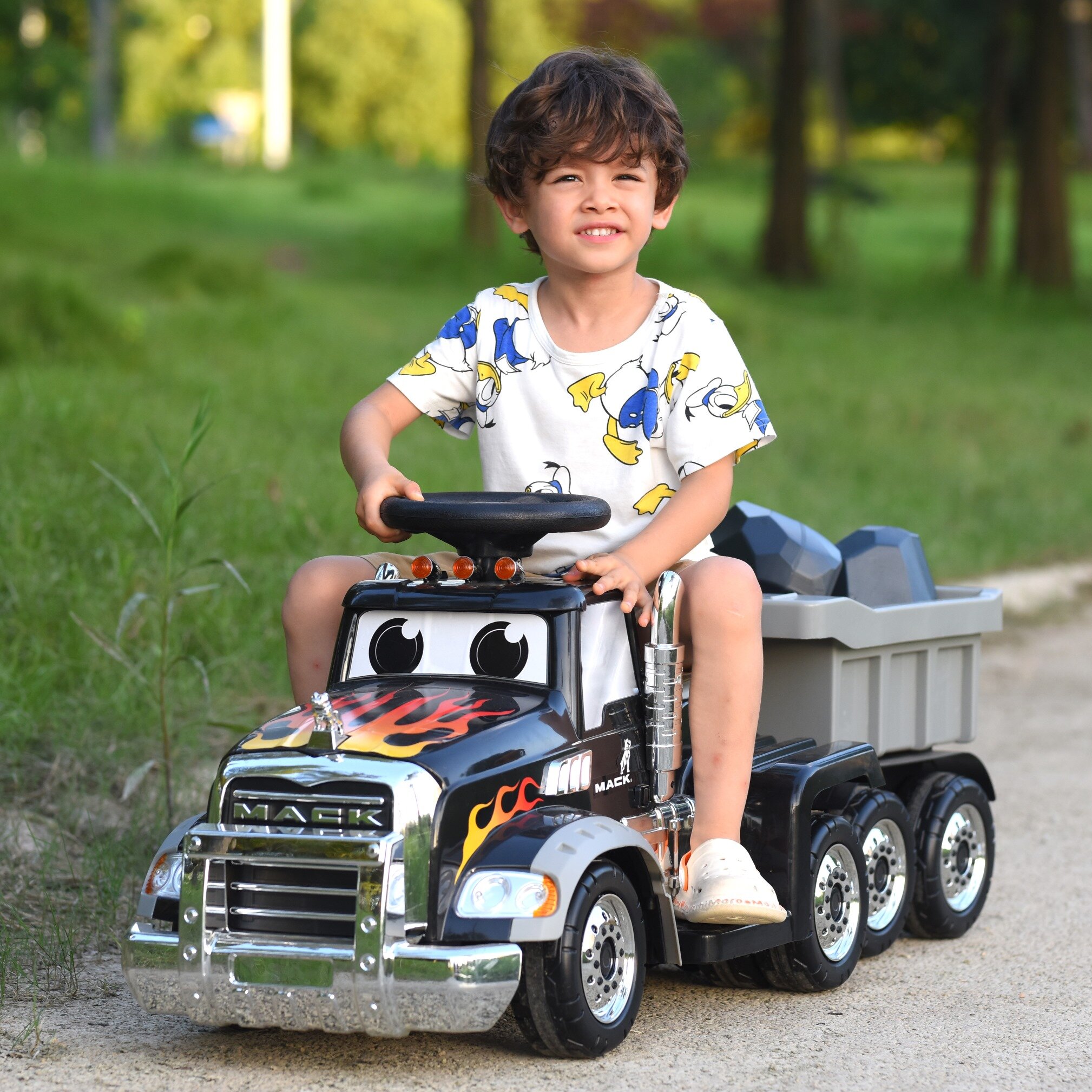 wonderlanes 6v deluxe ride on mack truck with trailer