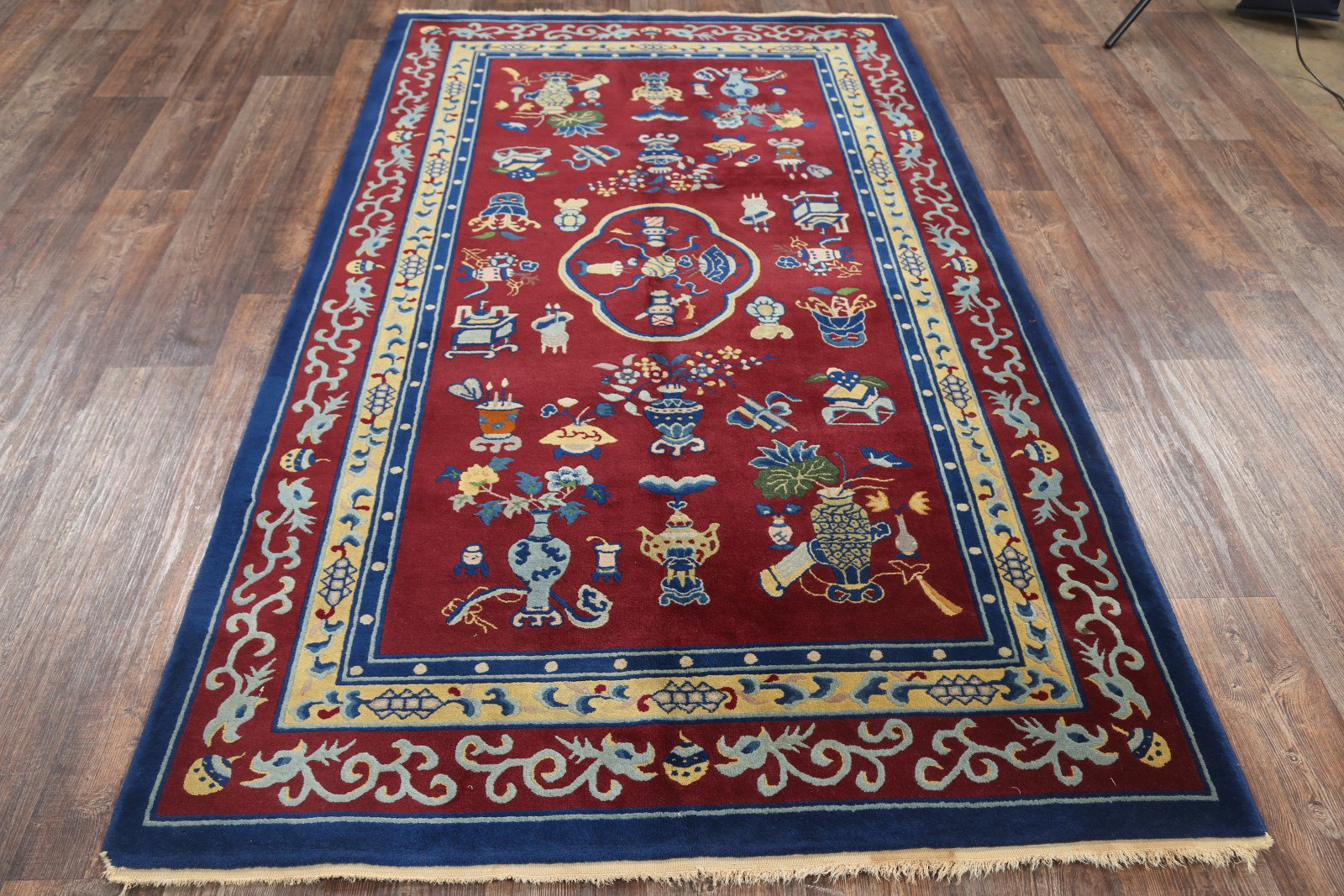 World Menagerie OneofaKind Linnea HandKnotted 1980S 4'11" X 8'4