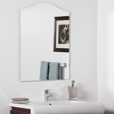 Decor Wonderland Allison Modern Wall Mirror