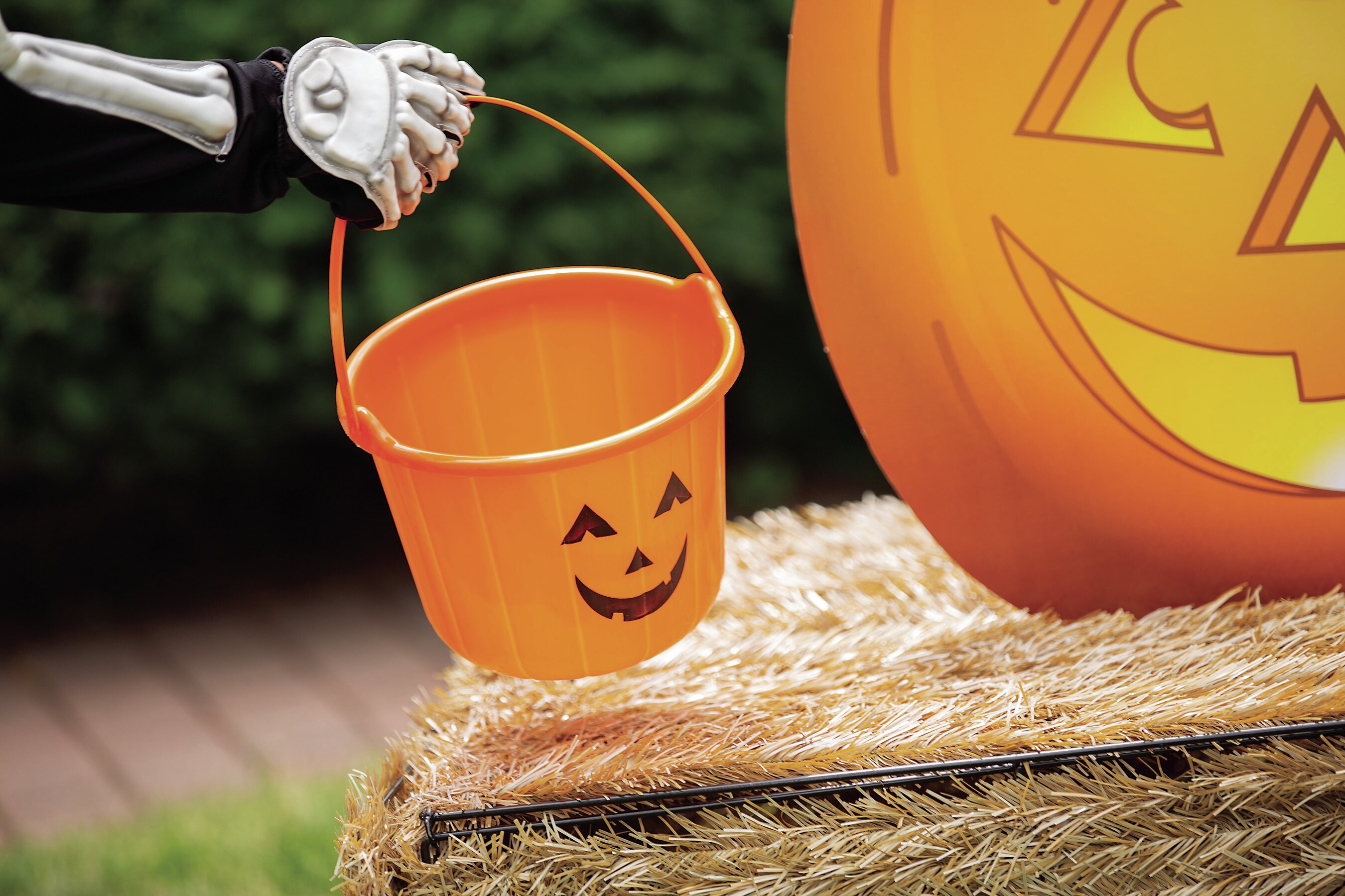 Orange Wicker Halloween Pumpkin Basket w/ Jack-O-Lantern Face  5" 