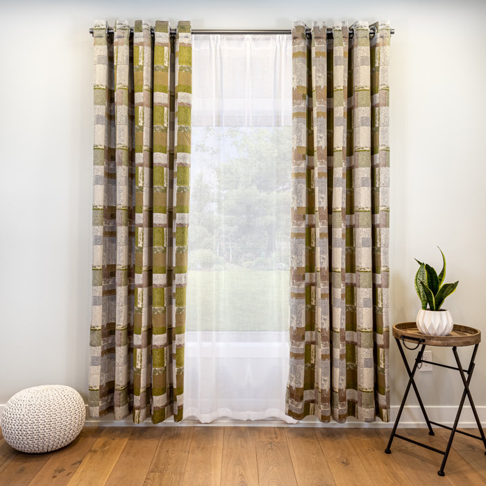 Latitude Run Frede Extra Wide Patchwook Blackout Thermal Grommet