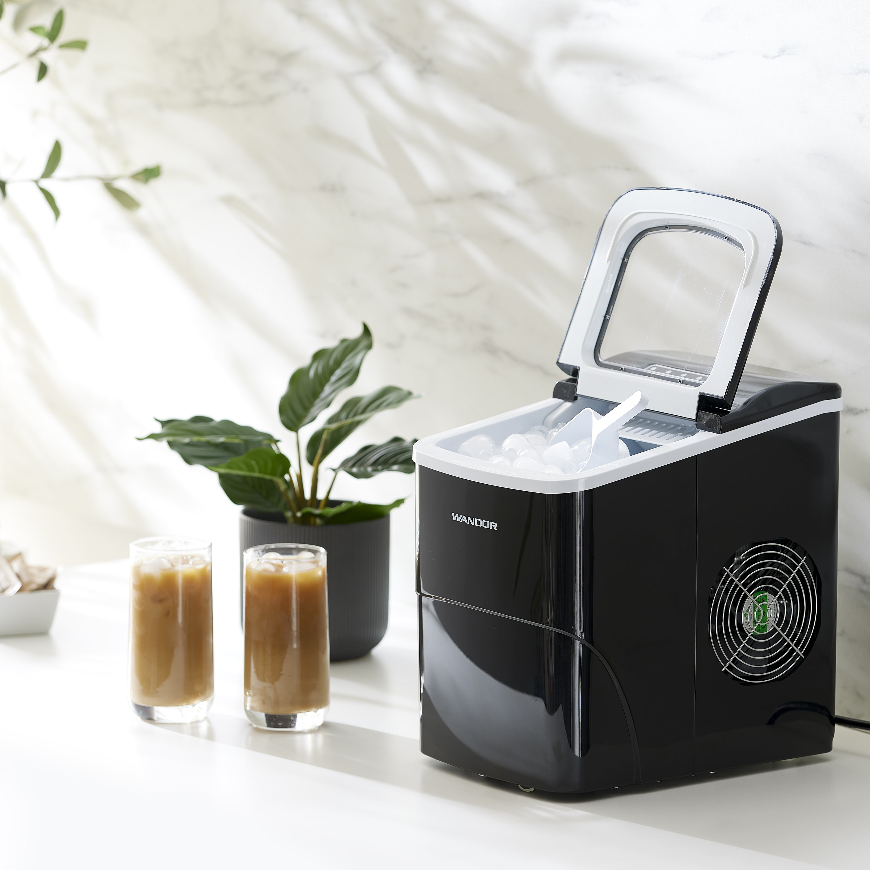 Wandor 26.5 Lb. lb. Daily Production Cube Ice Portable Ice Maker