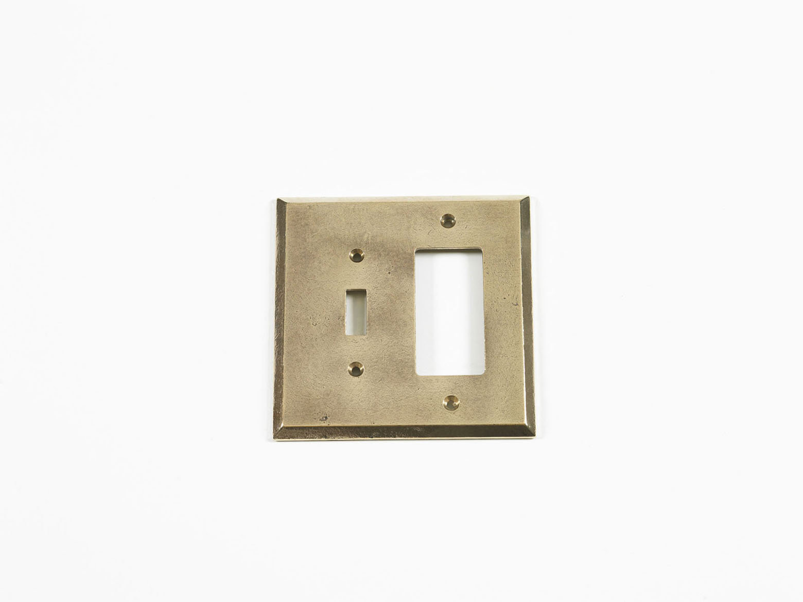 Salo Single Toggle Rocker Receptacle Light Switch and Socket Plate
