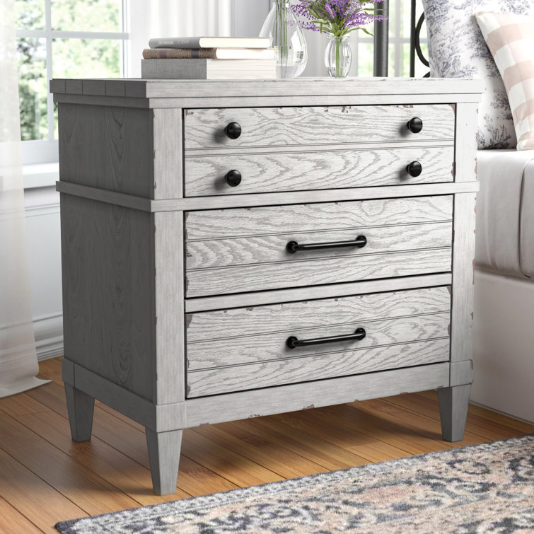 Greyleigh™ Zaiden 3 Drawer Solid Wood Nightstand in Weathered Gray
