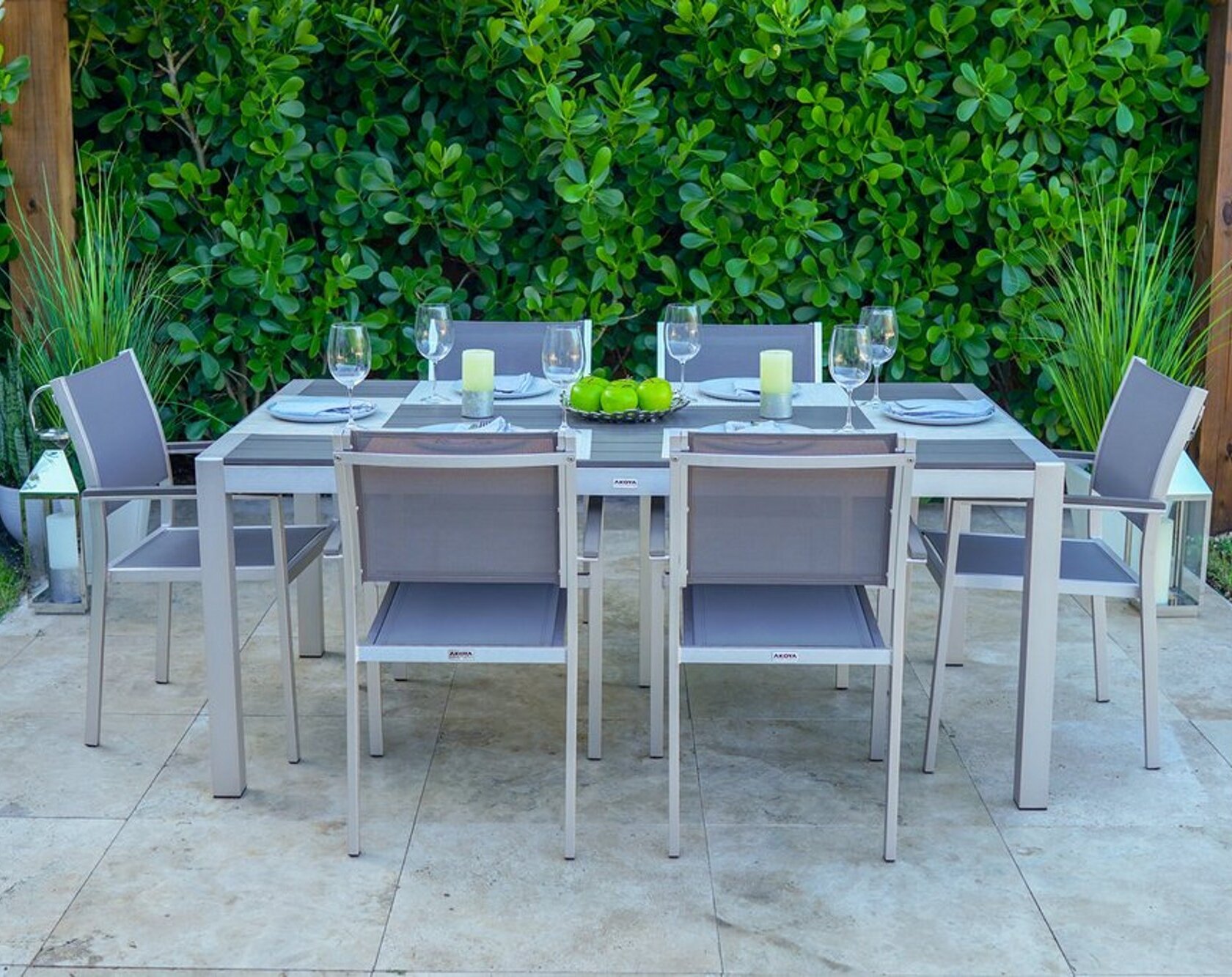 round outdoor table with leaf