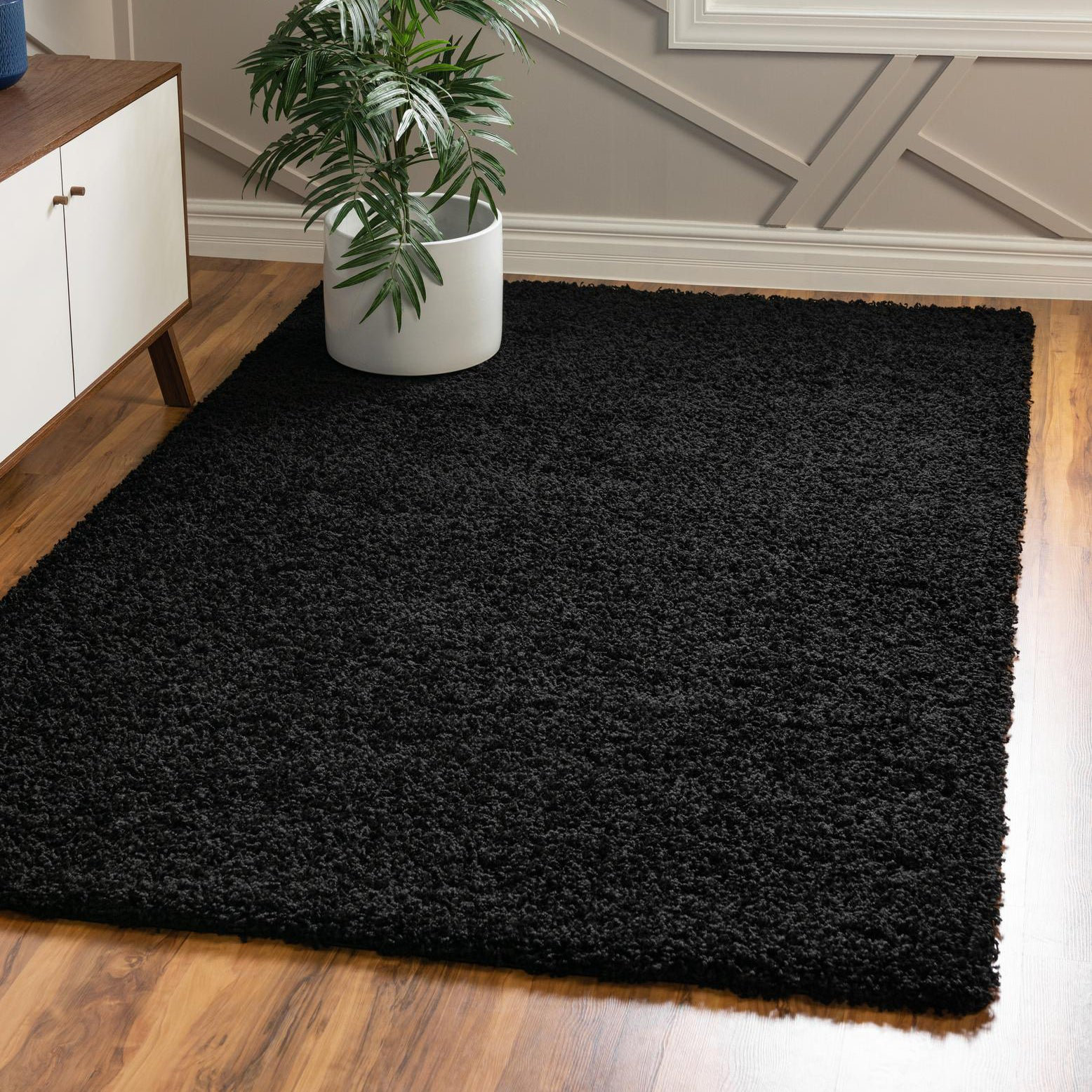 Designs Santoshi Area Rug in Jet Black 