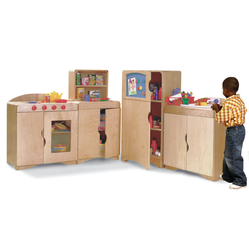 kids play refrigerator