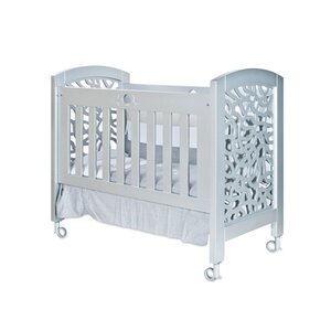 Leo Portable Crib with Mattress