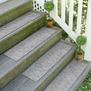 Bilmont Medium Gray Brittany Leaf Stair Tread (Set of 4)