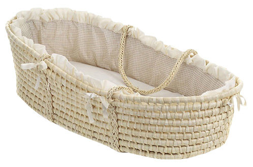 Kaelyn Moses Basket with Gingham Bedding