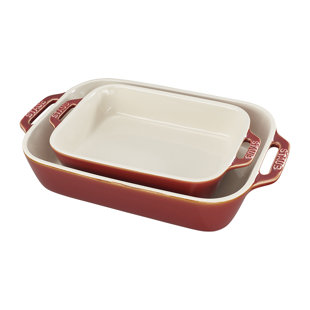 medium casserole dish with lid