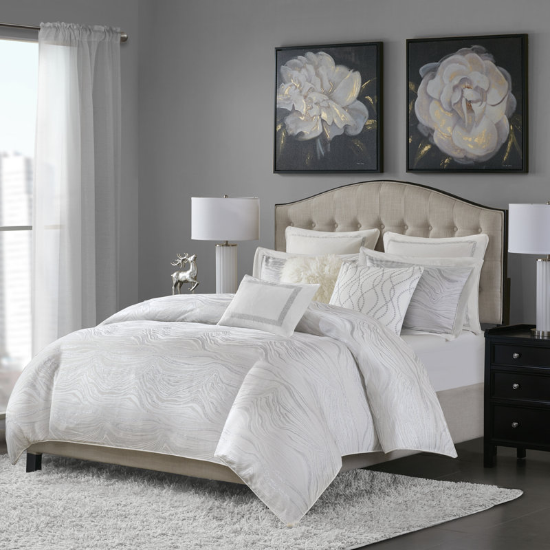 Madison Park Signature Hollywood Glam Comforter Set Size: King Comforter + 8 Additional Pieces