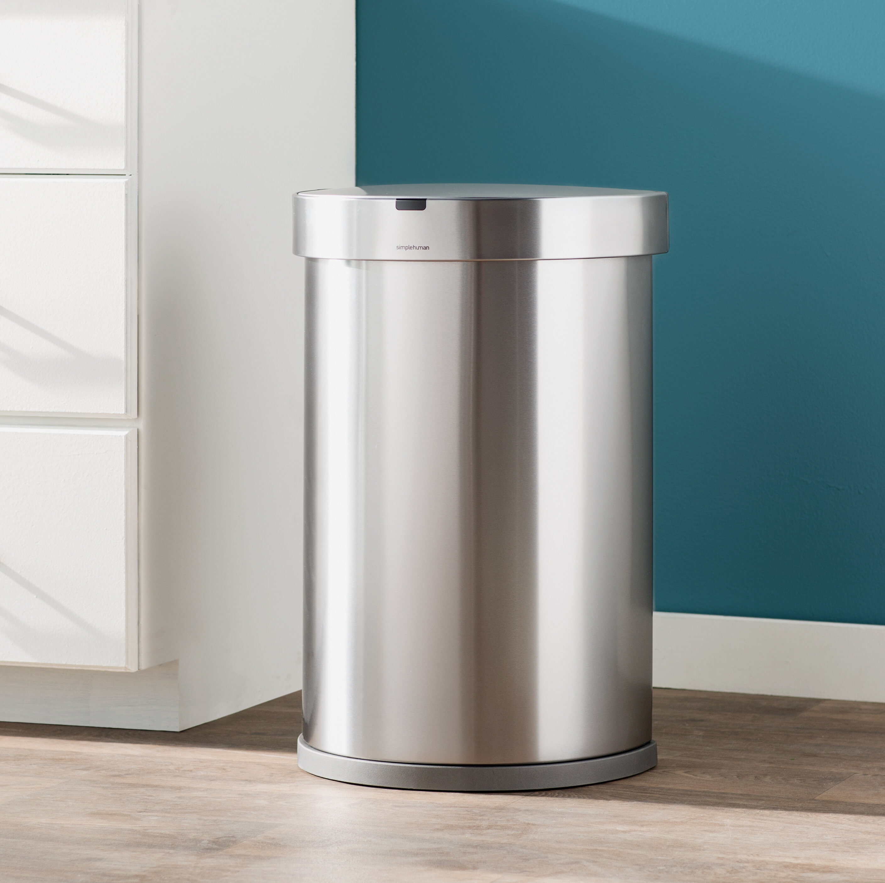 Touchless Automatic Brushed Stainless Steel with Grey Plastic Lid Trash can 12 Gallon Semi-Round Sensor simplehuman 45 Liter