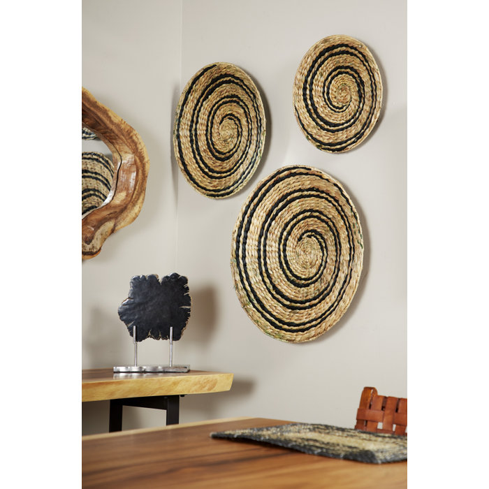 3 Piece Spiral Circular Wicker Tray Wall Décor Set 3 Piece Spiral Circular Wicker Tray Wall Décor Set