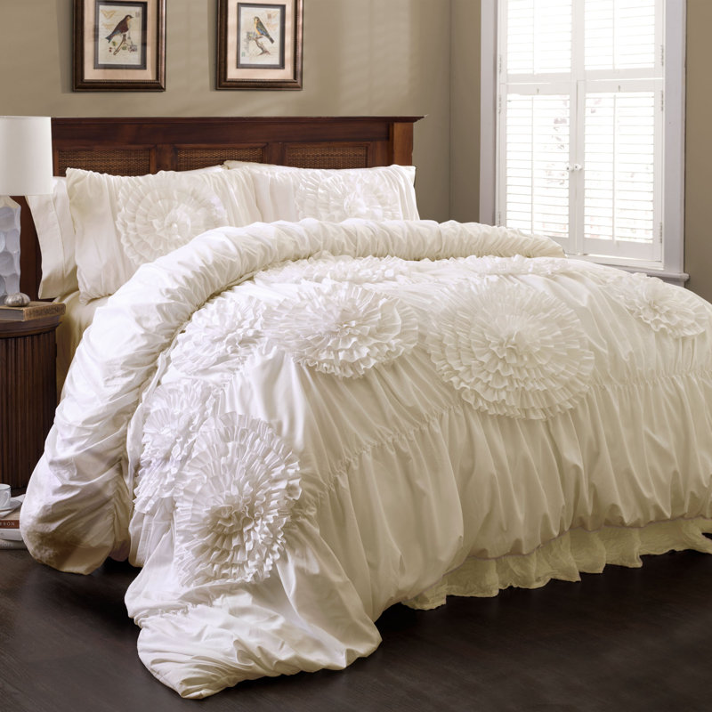 Serena Microfiber Traditional Comforter Set Size: Queen Comforter + 2 Standard Shams, Color: Ivory