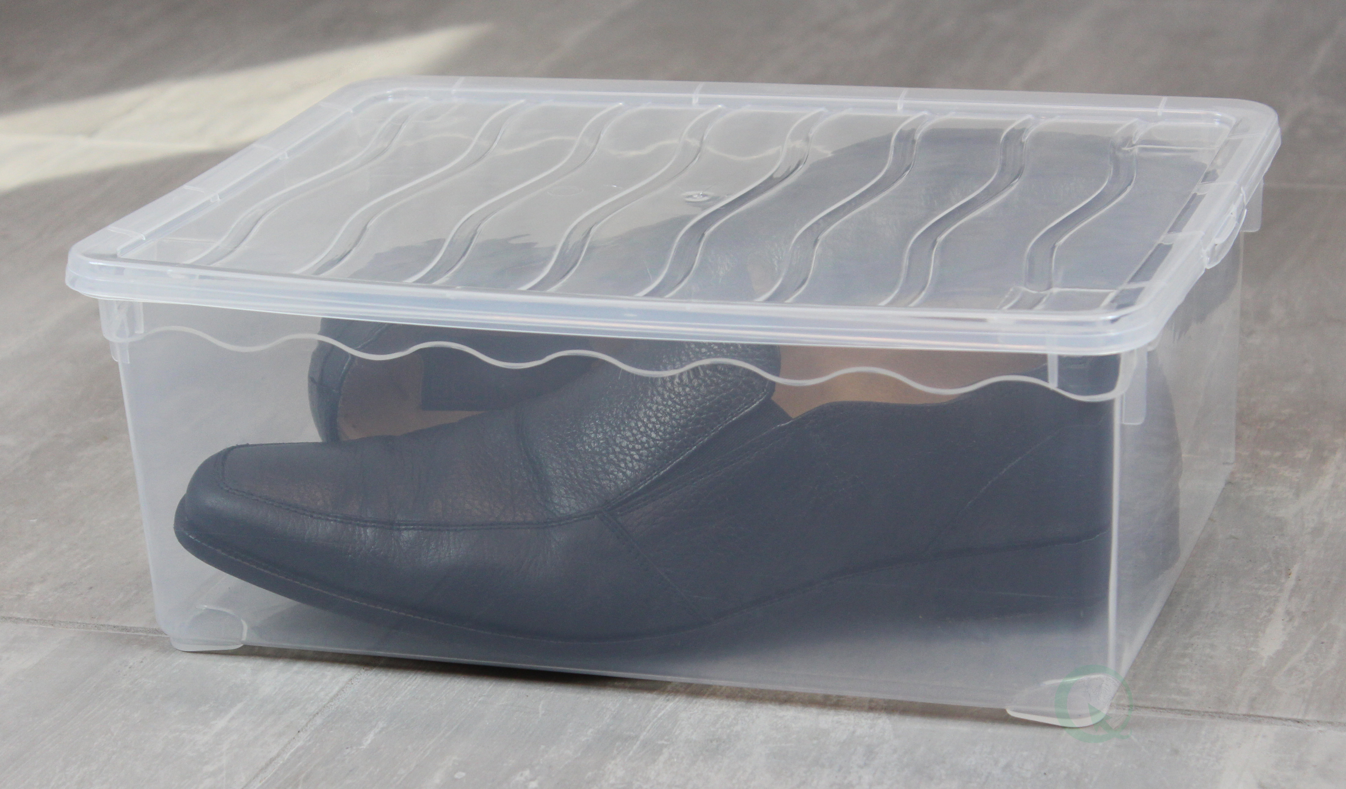 clear plastic shoe boxes