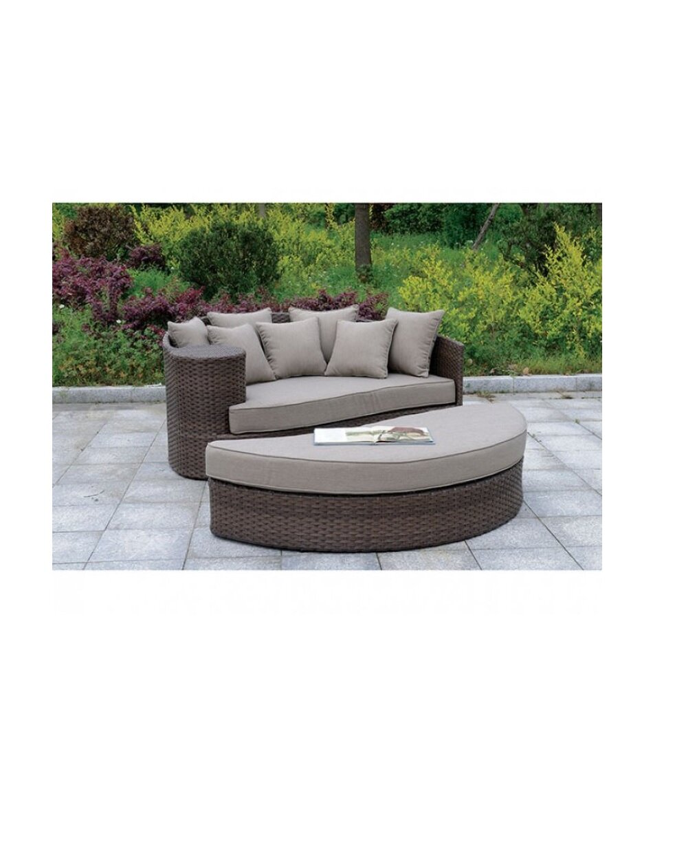 Vivaan Round Patio Daybed With Cushions