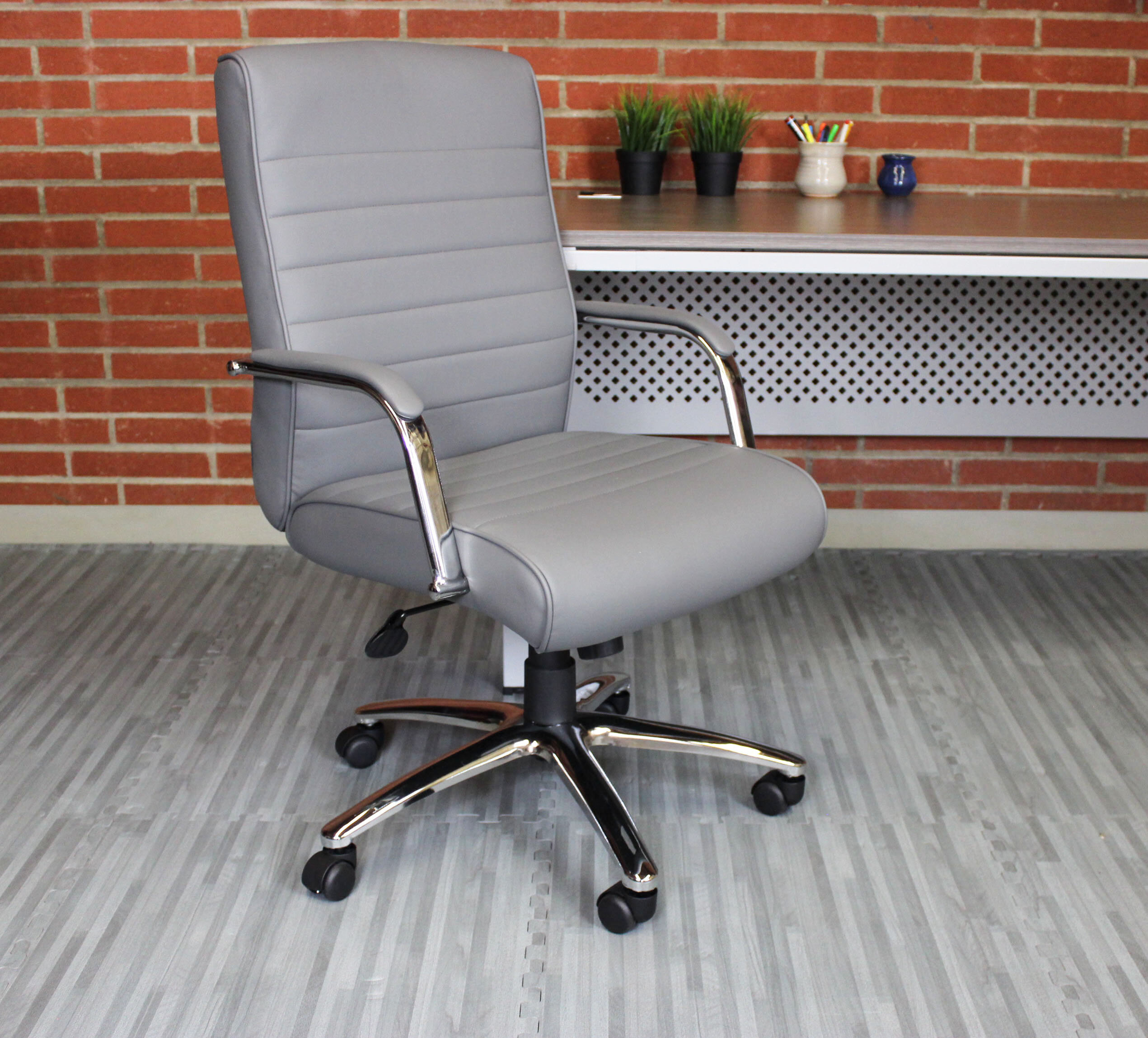 realspace modern comfort winsley manager chair