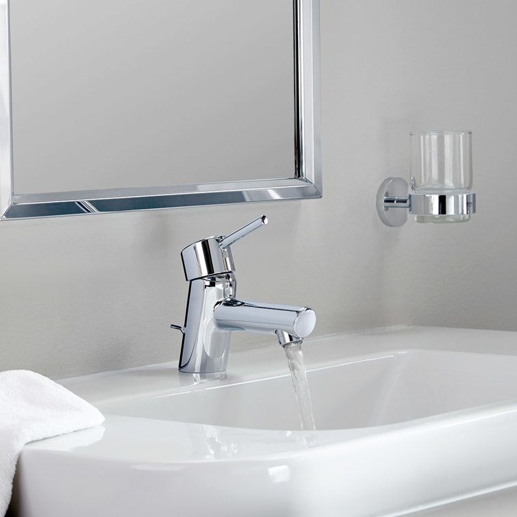 Concetto Single Hole Bathroom Faucet with Drain Assembly