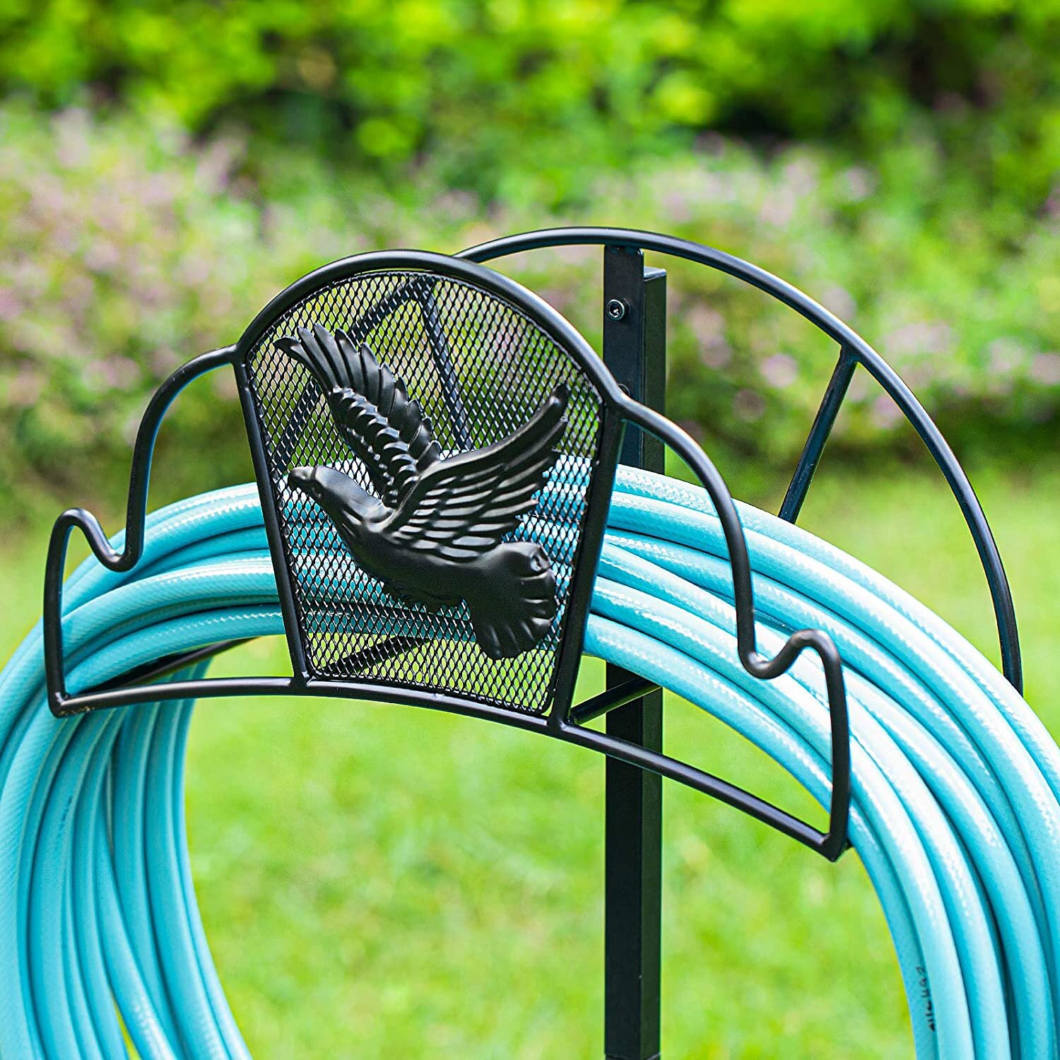 Amagabeli Garden Hose Holder Stand Freestanding Holds 125ft Water Hose Detachable Rustproof Hanger Organizer Storage Metal Heavy Duty Decorative with Ground Stakes for Outside Garden Lawn Yard Bronze 