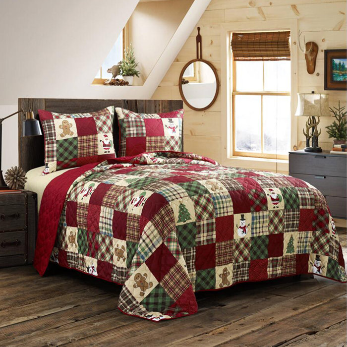 The Holiday Aisle Kelsie Christmas Patchwork Reversible Quilt Set