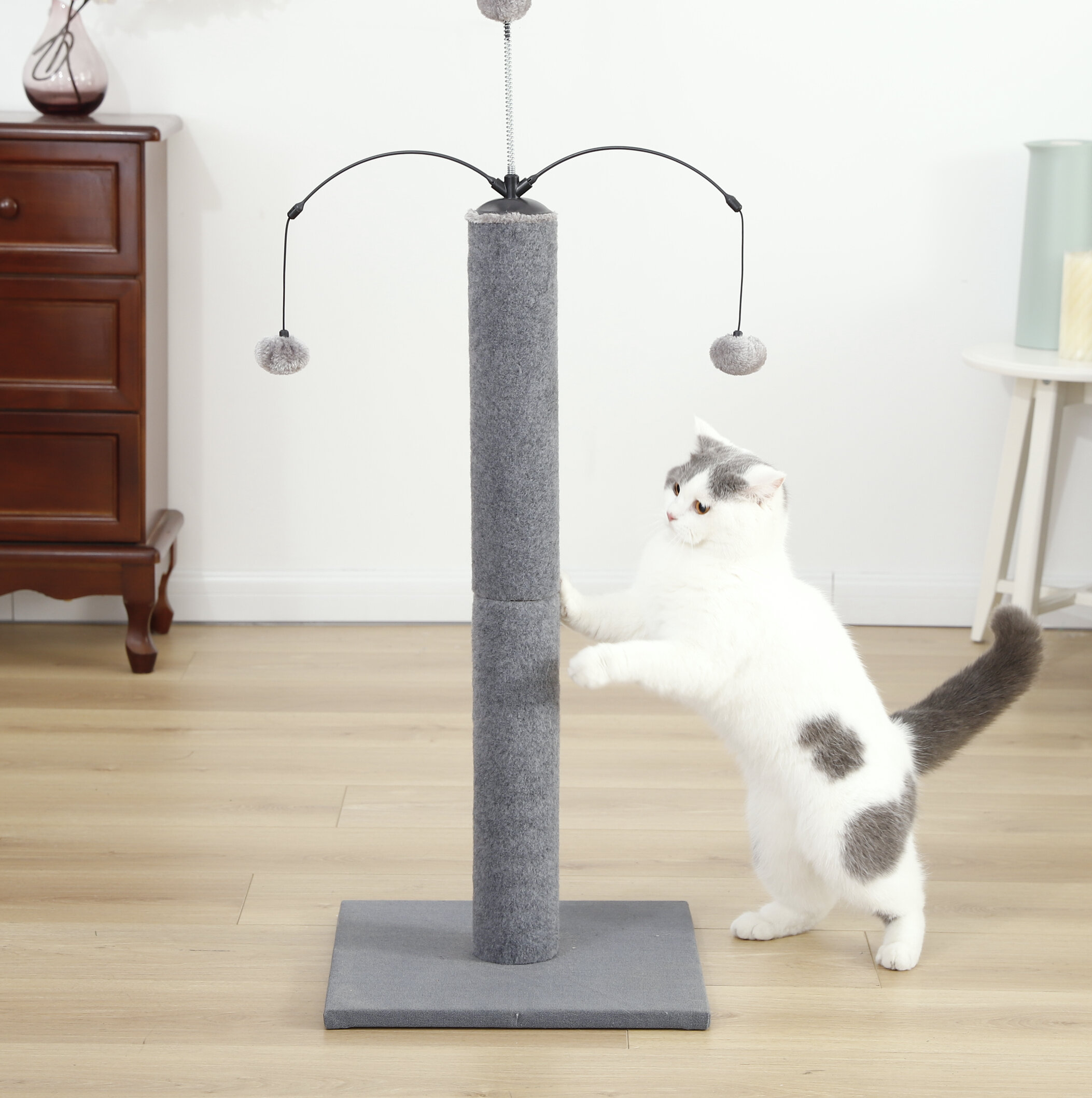 carpet covered cat scratching post