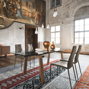 Levante extending and non-extending table by Cal..