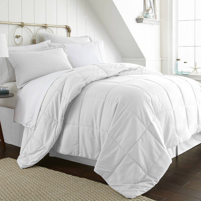 Mirabal Comforter Set