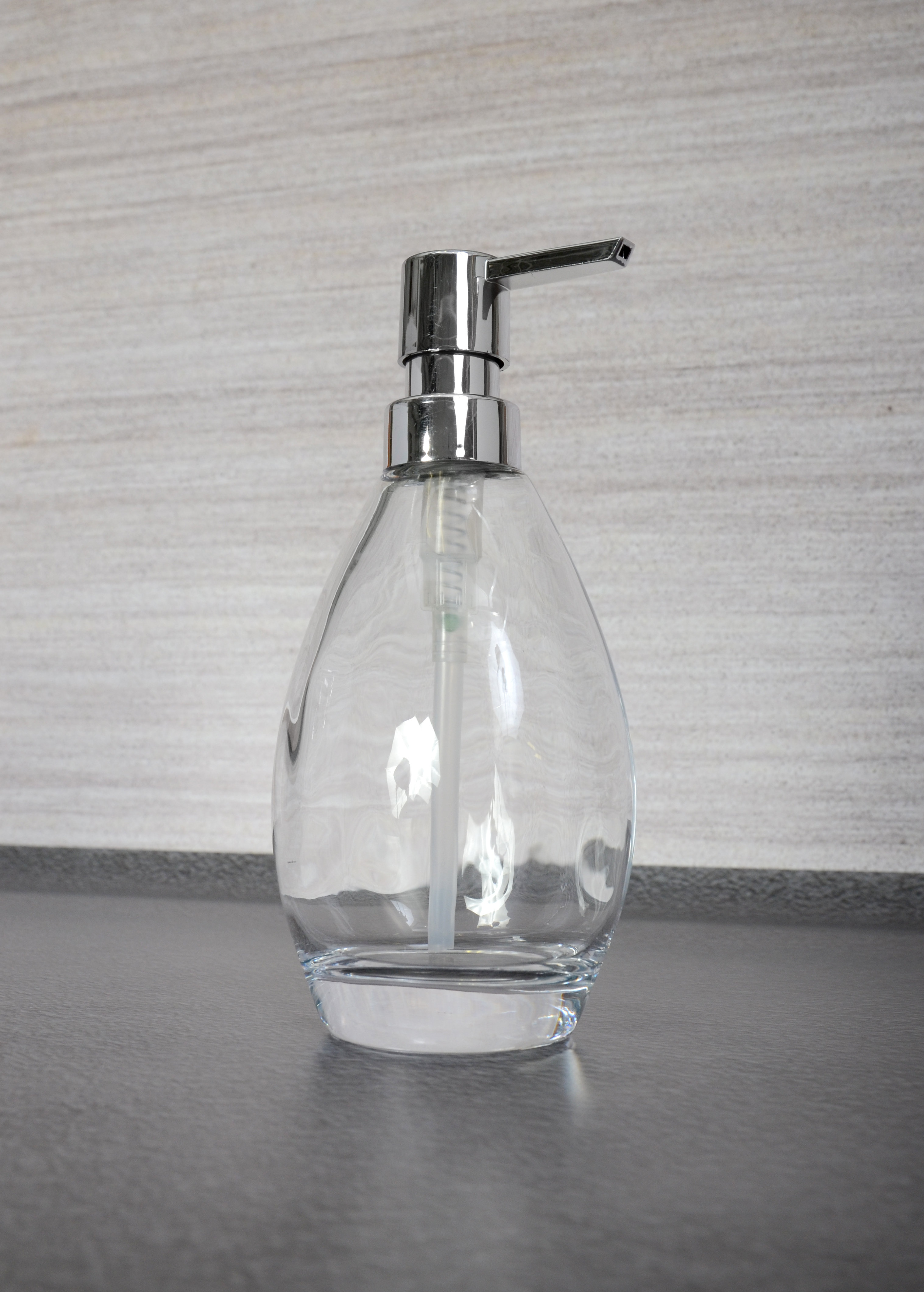 NEW CREAM,BEIGE+ANTIQUE BRONZE RESIN SPHERE SOAP DISPENSER