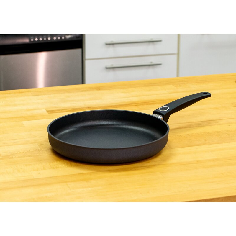flat non stick frying pan
