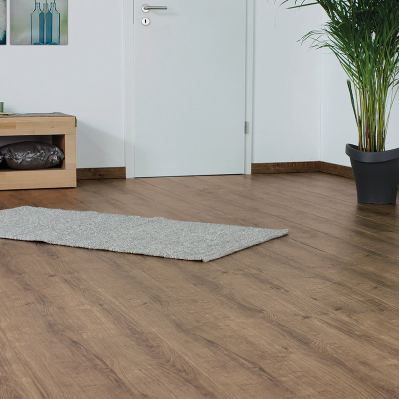 Elesgo Floor Usa 7 X 47 11mm Oak Laminate Flooring In Brown 7 X 47 11mm Oak Laminate Flooring