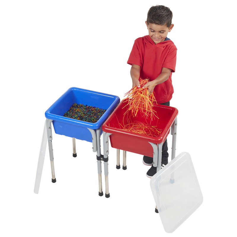 sand and water play table with lid