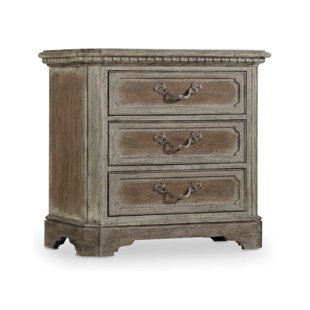 True Vintage 3 Drawer Bachelor's Chest by Hooker Furniture