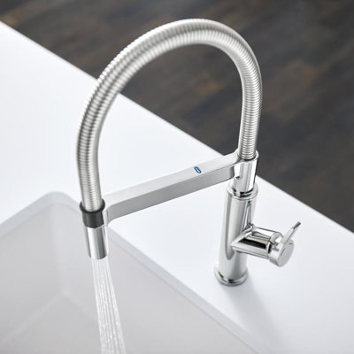 Solenta Senso Touchless Single Handle Kitchen Faucet With Sensor