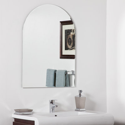 Decor Wonderland Rita Modern Wall Mirror