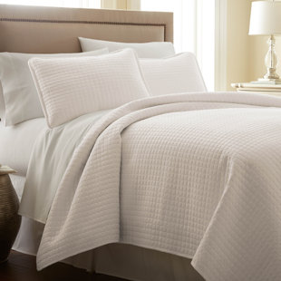 cream quilt bedding