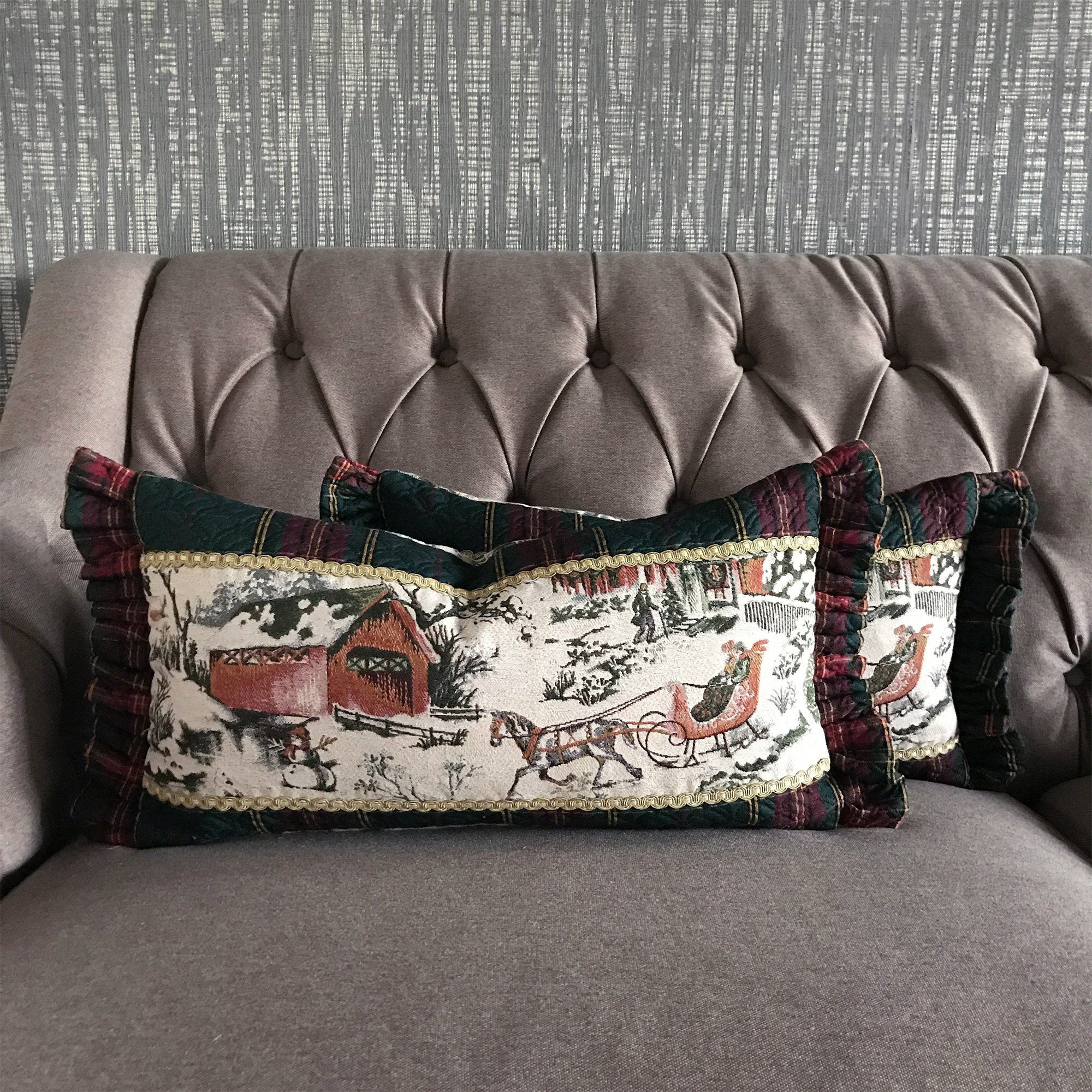 The Holiday Aisle Faulkner Vintage Christmas Sleigh Luxury