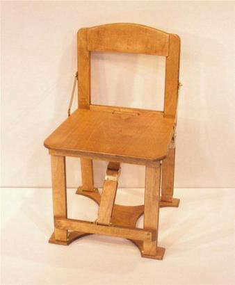 strathcona folding chair